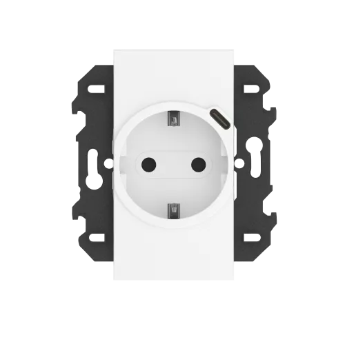 Розетка на 220v + USB типа С, с накладкой на 2м, с/з, шторки, 16А, в сборе с суппортом, винты, цвет белый